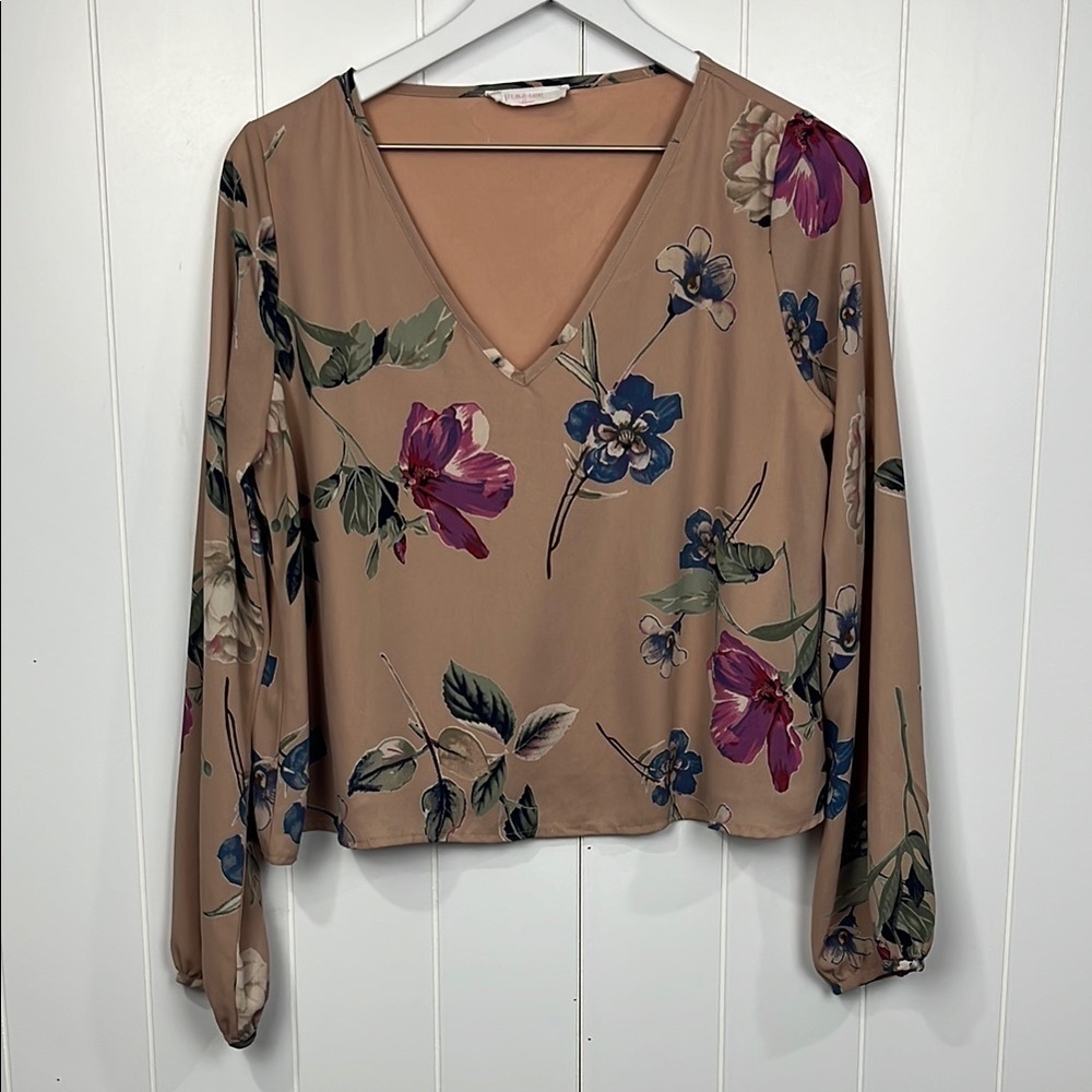 Peach Love Womens Top M Mauve Green Vneck Pullover Floral Print Lined Classy EUC